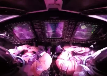 «Bull’s eye» στον Ειρηνικό: Η NASA πέτυχε την τέλεια επιστροφή του Artemis II από τη Σελήνη (Live)