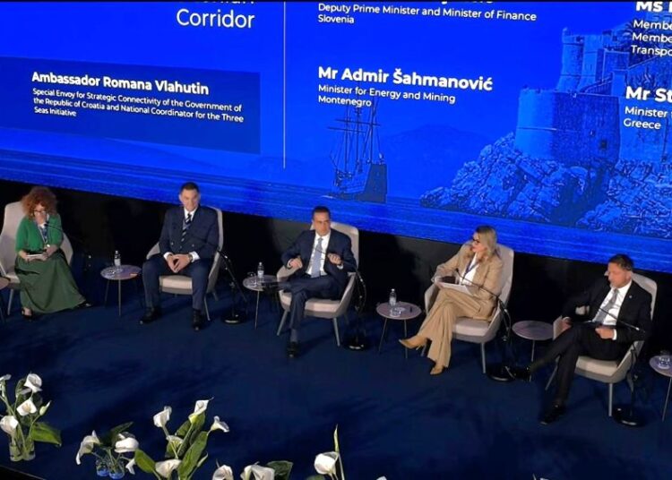 Τρεις Θάλασσες: Πρωταγωνιστικός ρόλος της Ελλάδας στην ενεργειακή σκακιέρα – Νέοι διάδρομοι και συμφωνίες LNG