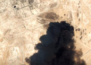 Σαουδική Αραβία: Επίθεση σε αγωγό-κλειδί προκαλεί νέες πιέσεις στην αγορά πετρελαίου