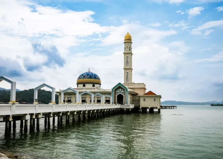 Μήνυμα ελεύθερης ναυσιπλοΐας από την Ινδονησία: «Όχι» σε διόδια στα Στενά της Μαλάκκα