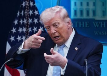 Τραμπ απειλεί με στρατιωτική κλιμάκωση κατά του Ιράν – Κρίσιμες διαπραγματεύσεις βρίσκονται σε εξέλιξη