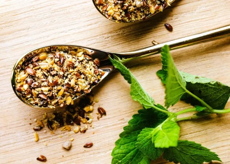 ΕΦΕΤ: Επικίνδυνα προϊόντα σε κυκλοφορία – Σαλμονέλα σε moringa και αλλεργιογόνο σε άλειμμα