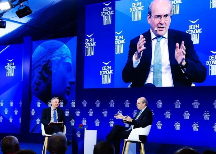 Χατζηδάκης: «Όχι» στη μείωση ΦΠΑ – «Μόνο 19% φτάνει στους καταναλωτές»