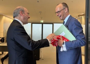 Χατζηδάκης στο Βερολίνο: «Η Ελλάδα από μαύρο πρόβατο σε παράδειγμα επιτυχίας»