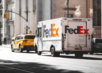 Η FedEx διαψεύδει τα σενάρια αποχώρησης από τη Βόρεια Ελλάδα