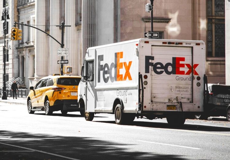 Η FedEx διαψεύδει τα σενάρια αποχώρησης από τη Βόρεια Ελλάδα