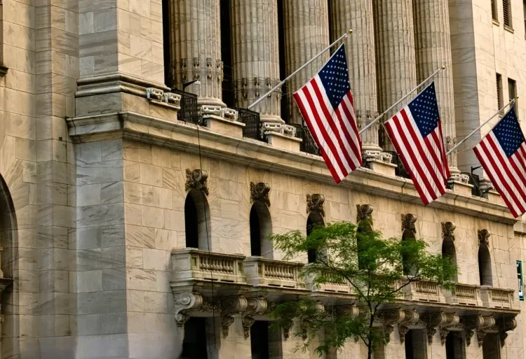 Wall Street: Chips, AI και ελπίδες ειρήνης οδηγούν την αγορά σε νέα υψηλά