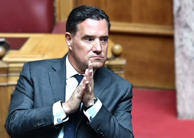 Το άγνωστο ραντεβού Τσίπρα στο Βερολίνο και η σκληρή επίθεση Γεωργιάδη: «Είναι μακράν ο μεγαλύτερος πολιτικός απατεώνας»