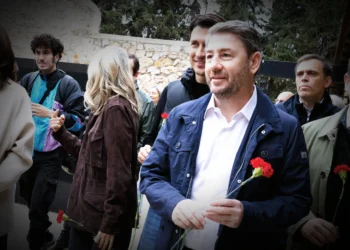 «4ήμερη εργασία και στα γραφεία της Χαριλάου Τρικούπη;»: Η πρόταση του ΠΑΣΟΚ και το πολιτικό crash test Ανδρουλάκη