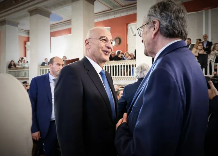 Τα εσωκομματικά «καρφιά» στη ΝΔ και η «σιωπή» Δένδια απέναντι στους «γαλάζιους εκνευρισμούς»