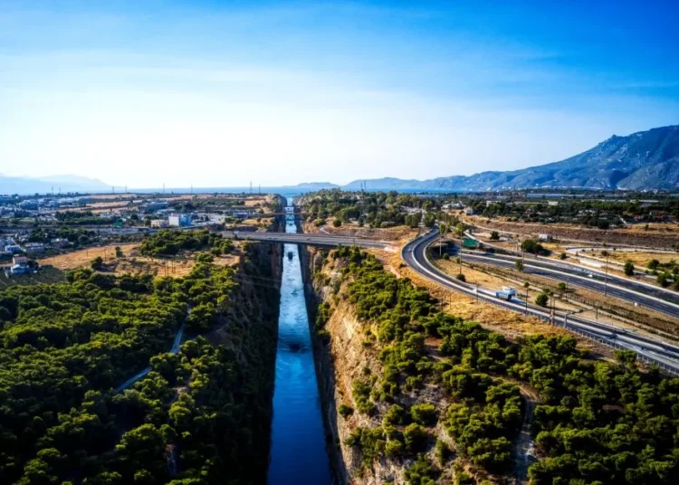 Διώρυγα Κορίνθου: «Stop» στα βαρέα φορτηγά προς Αθήνα για τρεις ημέρες