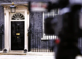 Βρετανία: «Καταρρέει» η κυβέρνηση Στάρμερ μετά από αλλεπάλληλες παραιτήσεις