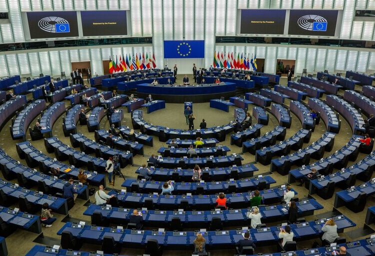 Ευρωπαϊκό Κοινοβούλιο: Εγκρίθηκε η ψήφος μέσω αντιπροσώπου για εγκύους και λεχώνες ευρωβουλεύτριες