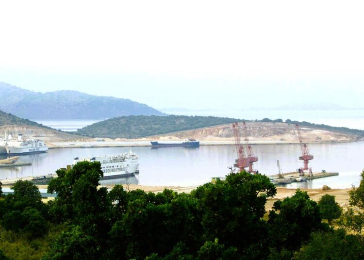 Λιμενικός «πόλεμος» εκατοντάδων εκατομμυρίων για τις γεωτρήσεις στο Ιόνιο