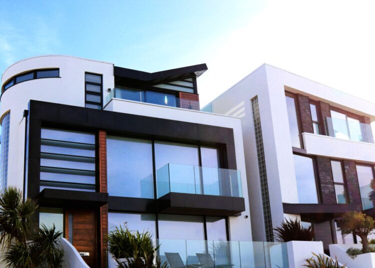 Οι ξένοι «απογειώνουν» το luxury real estate