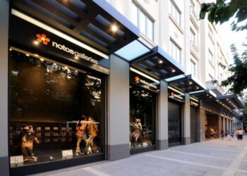 NOTOS com: Κλείσιμο καταστήματος και αντιδράσεις εργαζομένων