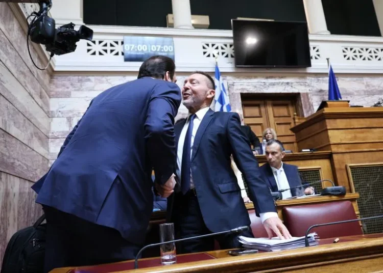 Βουλή: «Πράσινο φως» για νέα θητεία Στουρνάρα στην Τράπεζα της Ελλάδας