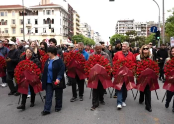 Πρωτομαγιά: Απεργίες, πορείες και έθιμα – Διπλή εικόνα σε όλη τη χώρα (video)