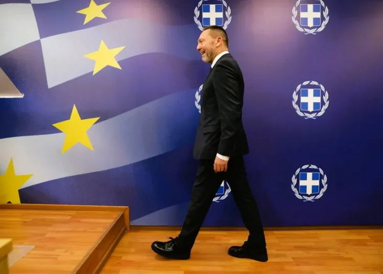 «Δεν ήταν ποτέ βολικός τραπεζίτης»: Το μήνυμα Πιερρακάκη για τον Στουρνάρα