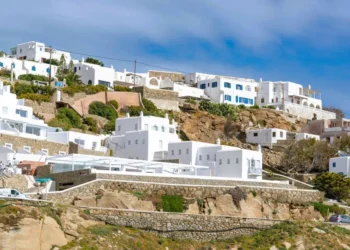 Σφοδρές αντιδράσεις για το νέο χωροταξικό του τουρισμού: Ξενοδόχοι και ΣΕΤΕ βλέπουν «μπλόκο» σε επενδύσεις