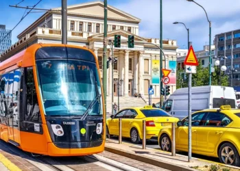 Κόβεται στα δύο το τραμ στον Πειραιά – Πού σταματούν τα δρομολόγια