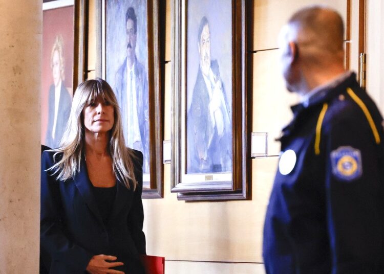 Ισπανία: Απαγόρευση εξόδου από τη χώρα για τη σύζυγο του Πέδρο Σάντσεθ