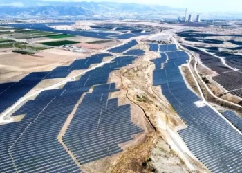 ΔΕΗ και RWE «ανάβουν» το μεγαλύτερο φωτοβολταϊκό χαρτοφυλάκιο της χώρας: Σχεδόν 1 GW σε λειτουργία