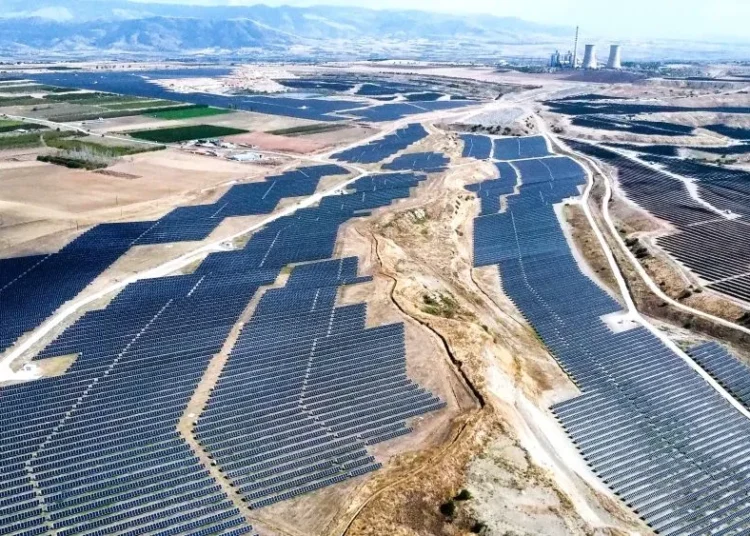ΔΕΗ και RWE «ανάβουν» το μεγαλύτερο φωτοβολταϊκό χαρτοφυλάκιο της χώρας: Σχεδόν 1 GW σε λειτουργία