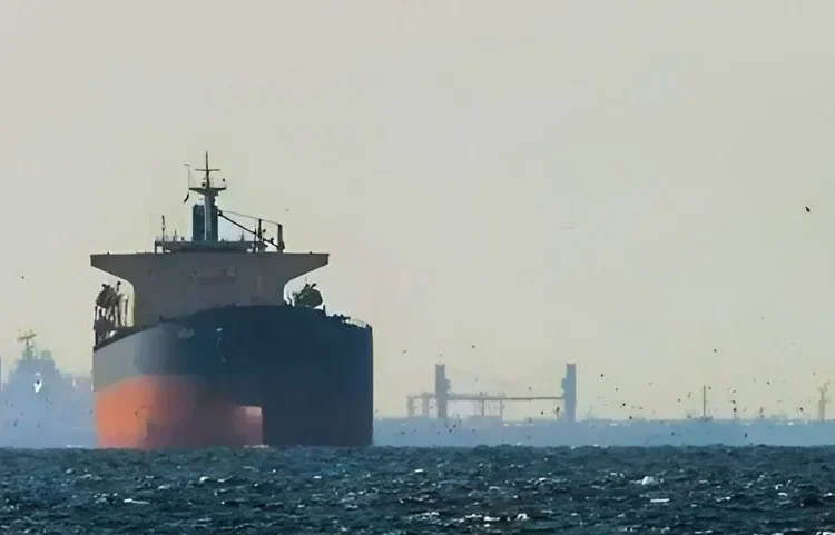 Νέα επίθεση κατά τάνκερ στα Στενά του Ομάν: Ανησυχία για την ασφάλεια της ναυσιπλοΐας
