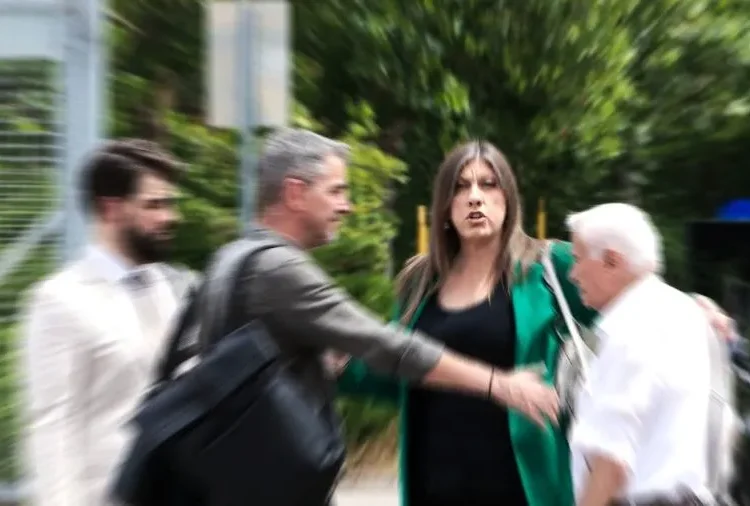 Δίκη Τεμπών: Ένταση μεταξύ συγγενών θυμάτων και Ζωής Κωνσταντοπούλου – Παρέμβαση προέδρου για αποκλιμάκωση
