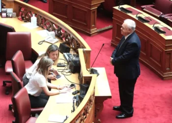 Ορκίστηκε βουλευτής ο Γιάννης Δραγασάκης και ετοιμάζεται να… ανεξαρτητοποιηθεί