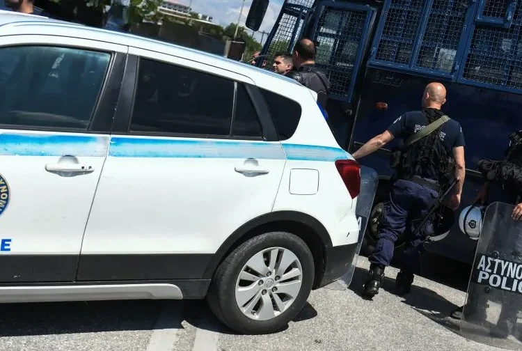 Από τα αυθαίρετα στα «γρηγορόσημα»: Πώς στήθηκε το δίκτυο διαφθοράς στις πολεοδομίες της Αττικής