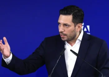 Σήκωσε το «γάντι» Ανδρουλάκη για «δωρεάν» ΜΜΜ ο Κυρανάκης: «Ποιος πληρώνει;»