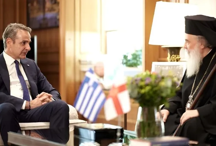 Κοινό μέτωπο Μητσοτάκη-Πατριάρχη Ιεροσολύμων για τους χριστιανούς της Μέσης Ανατολής