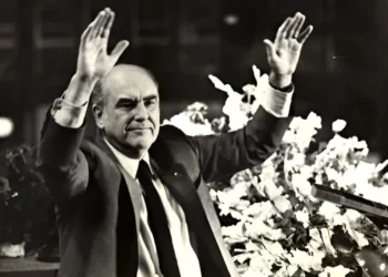 30 χρόνια χωρίς τον Ανδρέα: Το μήνυμα Ανδρουλάκη για την πολιτική παρακαταθήκη του ιδρυτή του ΠΑΣΟΚ