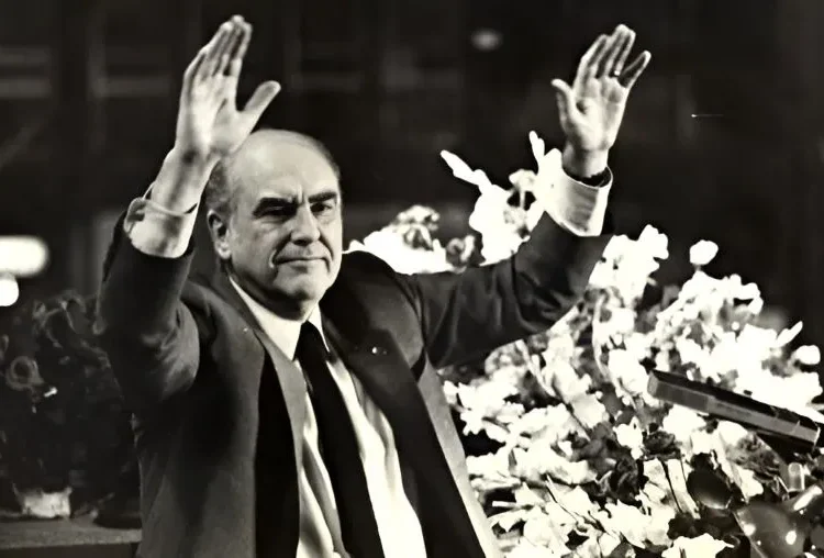 30 χρόνια χωρίς τον Ανδρέα: Το μήνυμα Ανδρουλάκη για την πολιτική παρακαταθήκη του ιδρυτή του ΠΑΣΟΚ