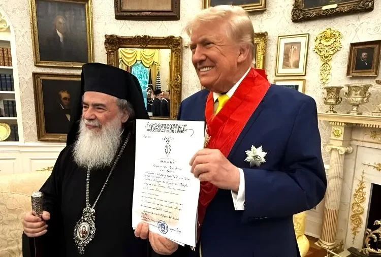 Ο Ντόναλντ Τραμπ τιμήθηκε ως «Μεγάλος Σταυροφόρος» του Παναγίου Τάφου: Το μήνυμα της Κίμπερλι Γκίλφοϊλ