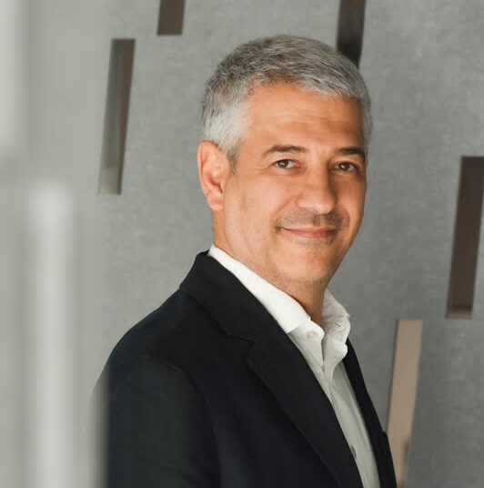 ΔΕΗ και Vodafone ενώνουν δυνάμεις στις οπτικές ίνες – Νέα κοινή εταιρεία αλλάζει το τοπίο των τηλεπικοινωνιών