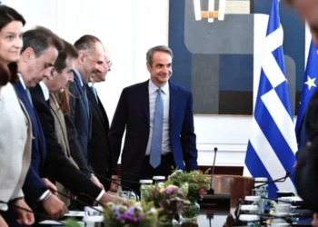 Μητσοτάκης: «Οι τιμές της βενζίνης θα μειωθούν κι άλλο» – Αιχμές για την αντιπολίτευση και τις τράπεζες