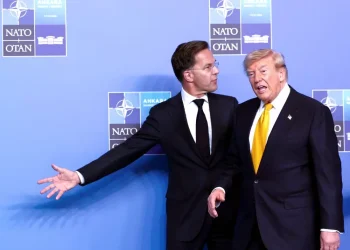 Έκρηξη Τραμπ στη Σύνοδο του ΝΑΤΟ: Επιτίθεται κατά πάντων και δηλώνει «πολύ θυμωμένος»