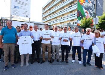 Θεσσαλονίκη: Ανθρώπινη αλυσίδα στο Ιπποκράτειο για τη Βάγια Νέστορα – «Δεν σας φοβόμαστε»