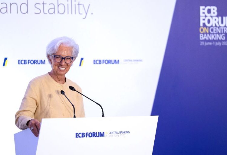 ΕΚΤ: Η Λαγκάρντ κρατά ανοιχτό το ενδεχόμενο νέας αύξησης επιτοκίων – Το μήνυμα από τη Σίντρα
