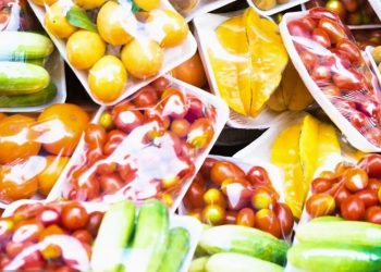 Η βιομηχανία τροφίμων να περάσει τα μειωμένα κόστη συσκευασιών στις λιανικές τιμές των προϊόντων στο ράφι