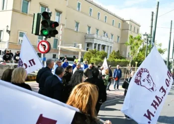 ΠΟΕΔΗΝ: Κλιμακώνει τις κινητοποιήσεις για τα βαρέα και ανθυγιεινά